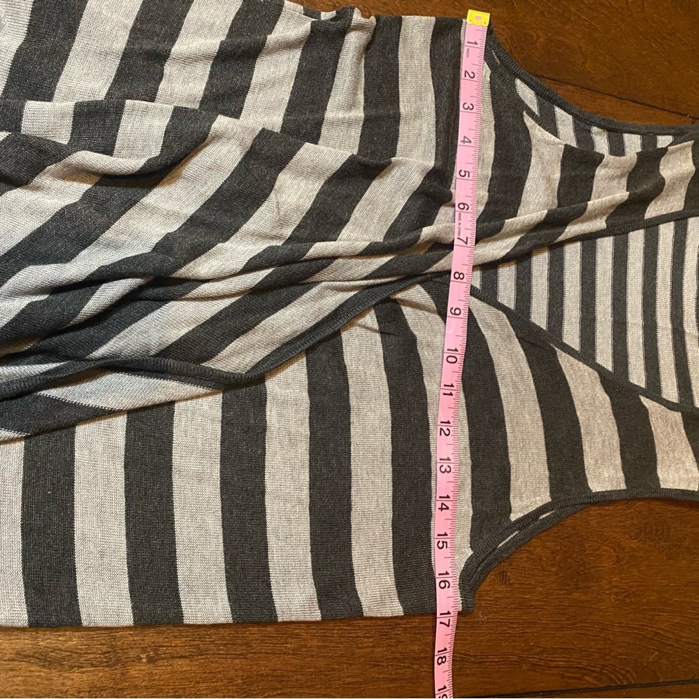 Gray striped open cardigan sweater - Picture 5 of 8